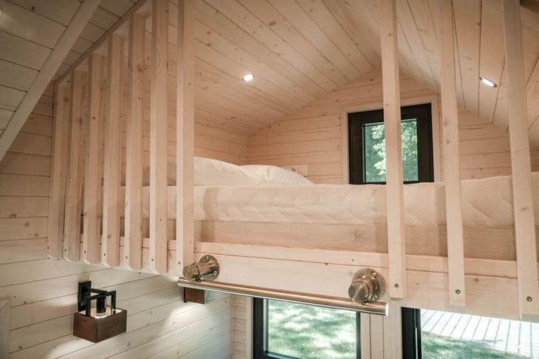 tiny house montana mezzanine 01